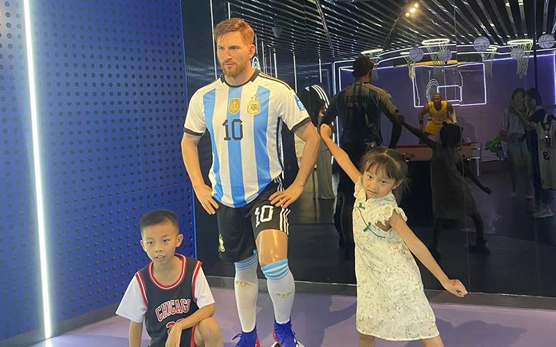Memoirs of a Summer Vacation at a Wax Museum 1