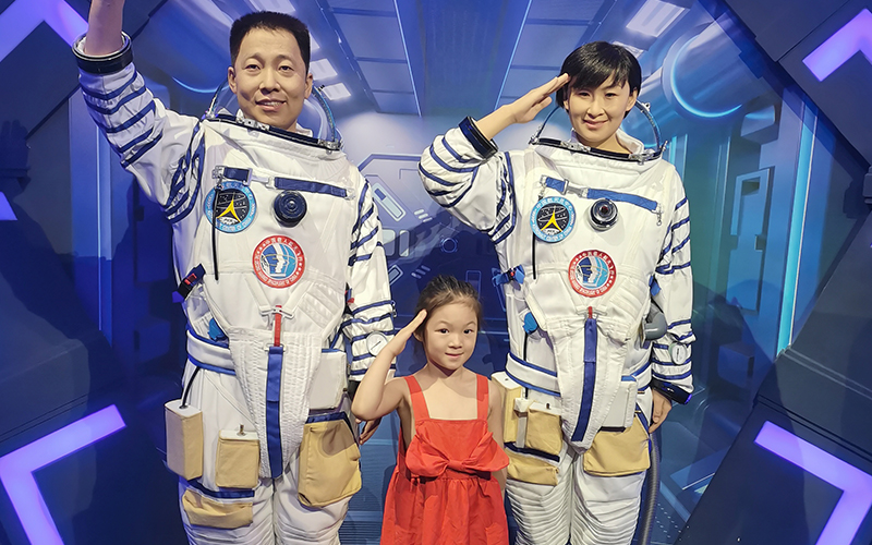 Memoirs of a Summer Vacation at a Wax Museum 2