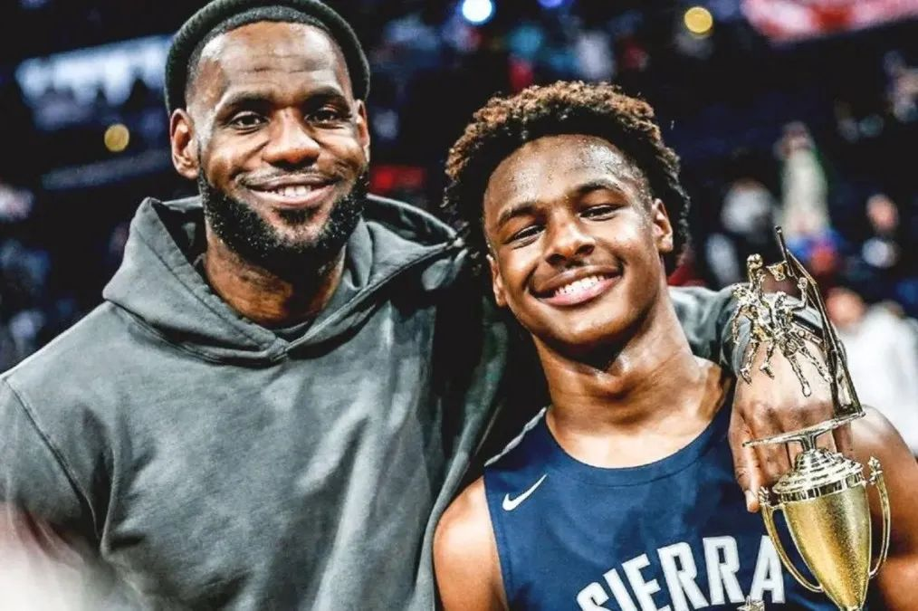 It turns out that LeBron James' hair was actually curled using toothpicks? | DXDF,Grand Orient Wax Figure 8