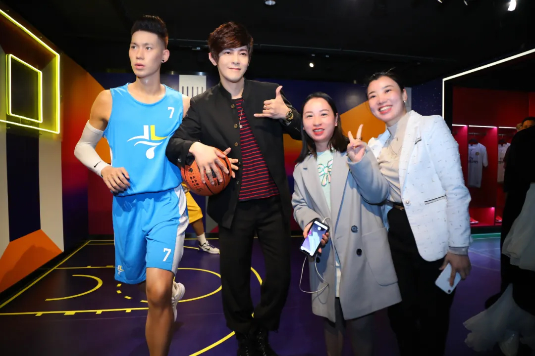 Asian artist Jiro Wang unveiled his wax statue at WeiMuKaiLa Wax Museum | DXDF, Grand Orient Wax Figure 2