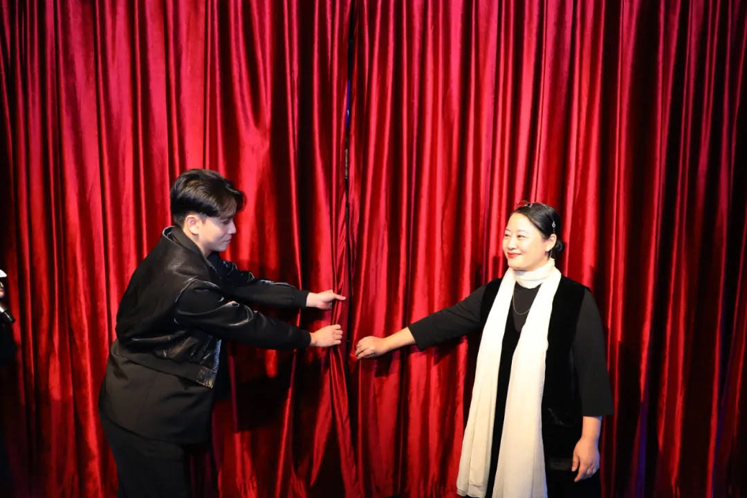Asian artist Jiro Wang unveiled his wax statue at WeiMuKaiLa Wax Museum | DXDF, Grand Orient Wax Figure 3