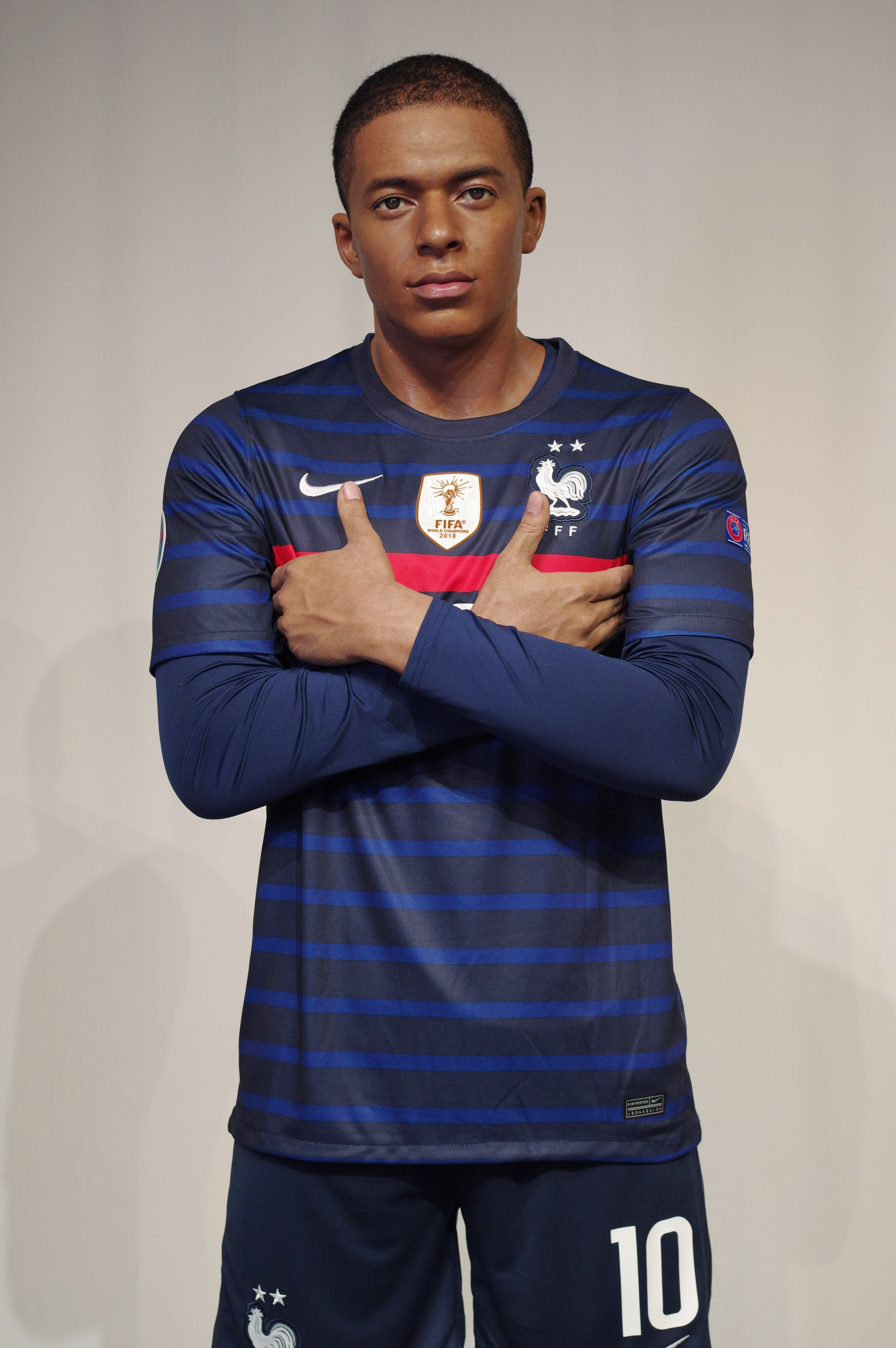 Mbappe's accidental injury turns French supercar into a Teenage Mutant Ninja Turtle? | DXDF,Grand Orient Wax Figure 9