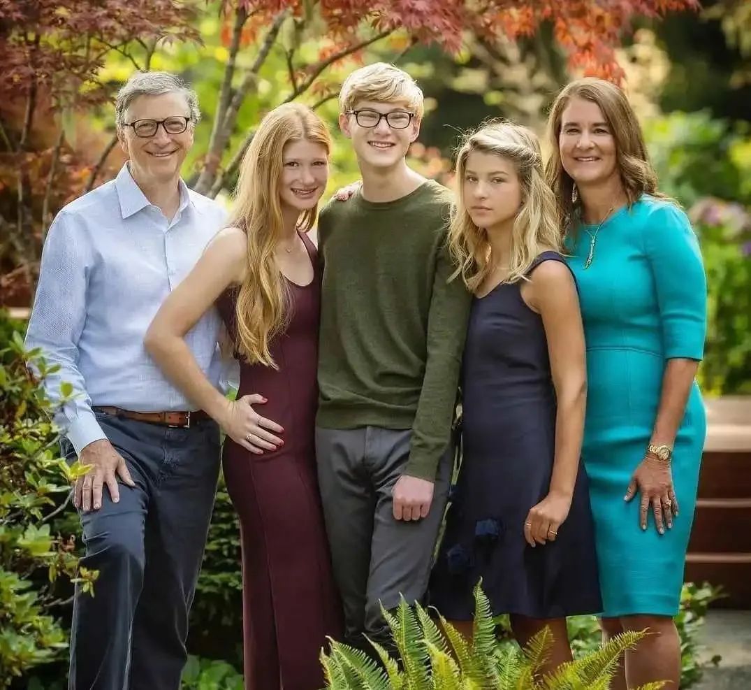 Richest dad: won't leave his entire fortune to his children Products | DXDF，Grand Orient Wax Figure 3