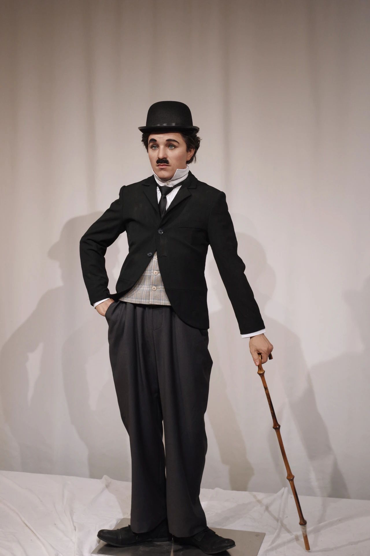 He made the world laugh all by himself. | DXDF，Grand Orient Wax Figure 10