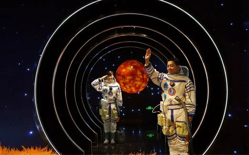 Teachers and students of Guangzhou Academy of Fine Arts walked into the Grand Orient wax figure production site 12