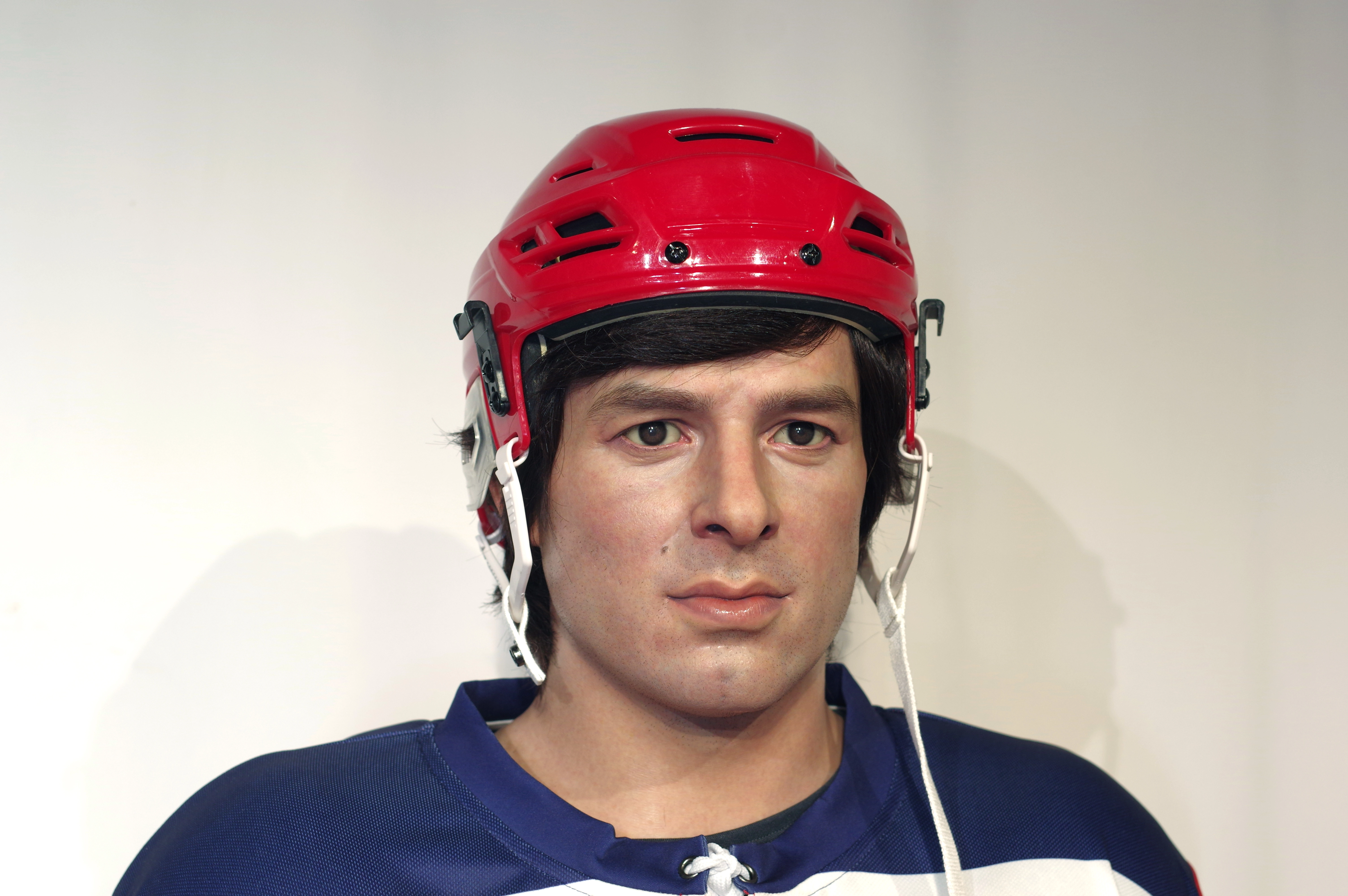 Customized Hockey Legend Edition Valery Kharlamov Lifesize Wax Figure | DXDF Art，Grand Orient Wax Figure 1