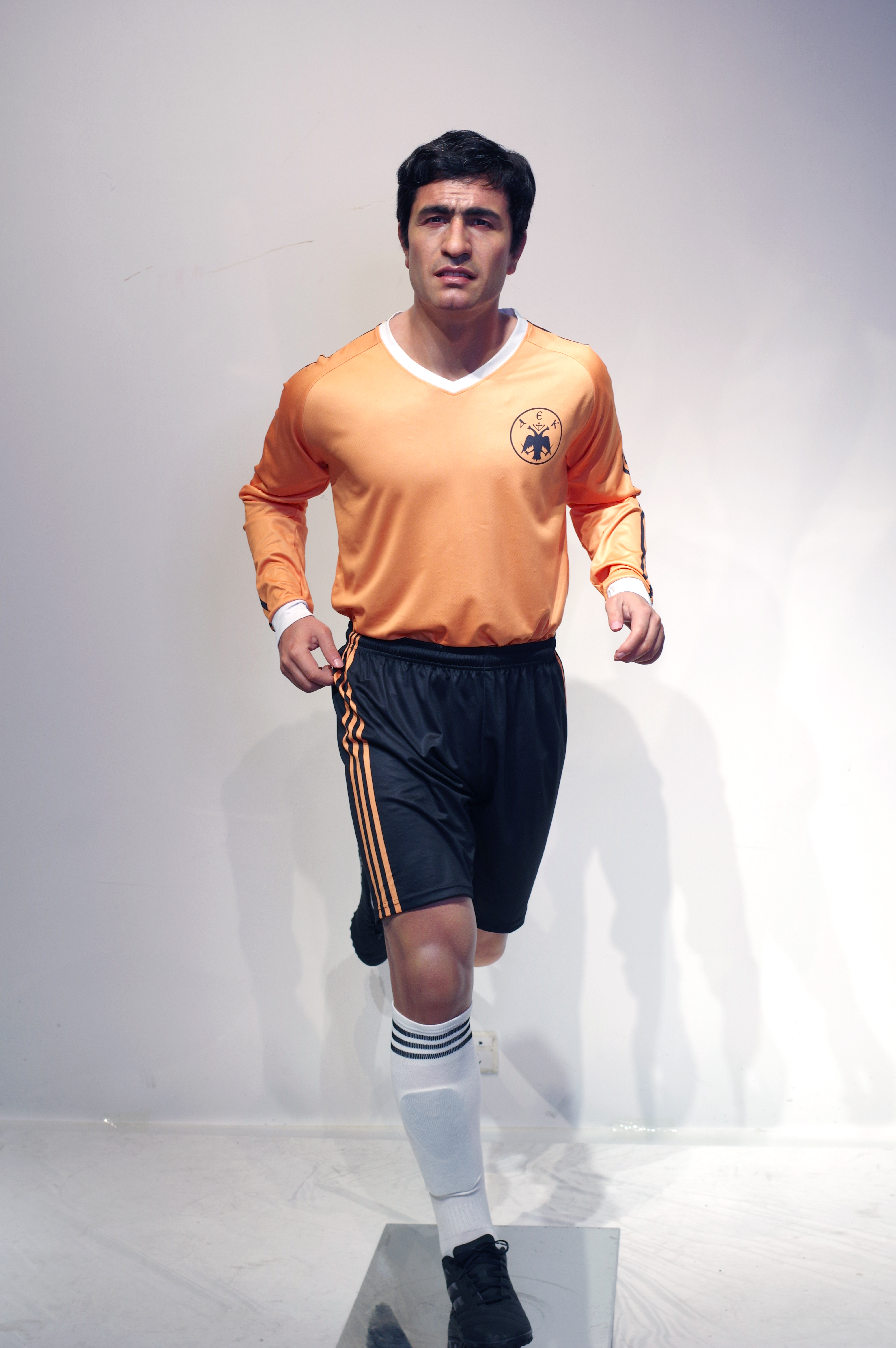 Custom Hyper-Realistic Lifesize Wax Figure of Your Football Legend | DXDF Art，Grand Orient Wax Figure 9