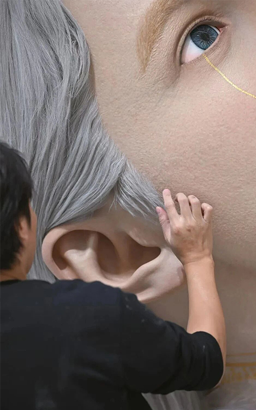 10-Meter Angel Descends on Beijing: How Giant Sculptures Became the New Currency of Traffic 6