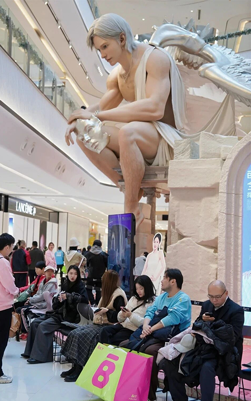 10-Meter Angel Descends on Beijing: How Giant Sculptures Became the New Currency of Traffic 4
