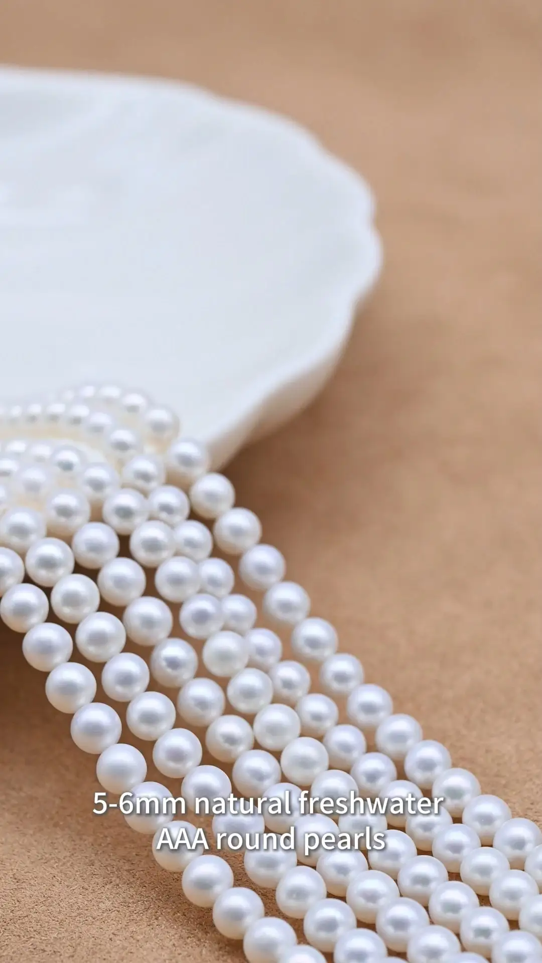 Hilo de perlas de agua dulce redondas blancas de 5-6 mm (3A) para la fabricación de joyas. 1