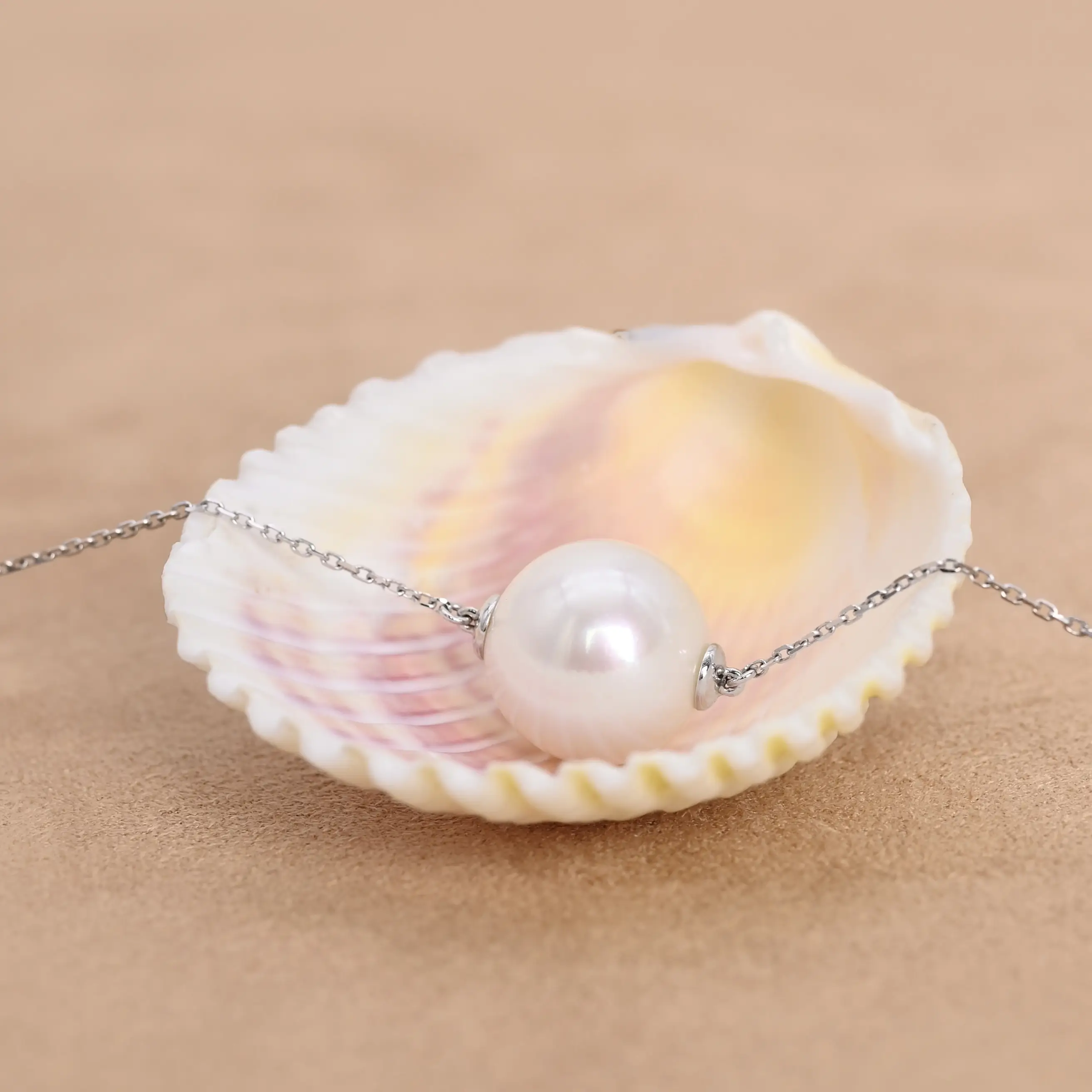 Женское ожерелье из белого пресноводного жемчуга 18 карат, диаметр 12-13 мм. 1