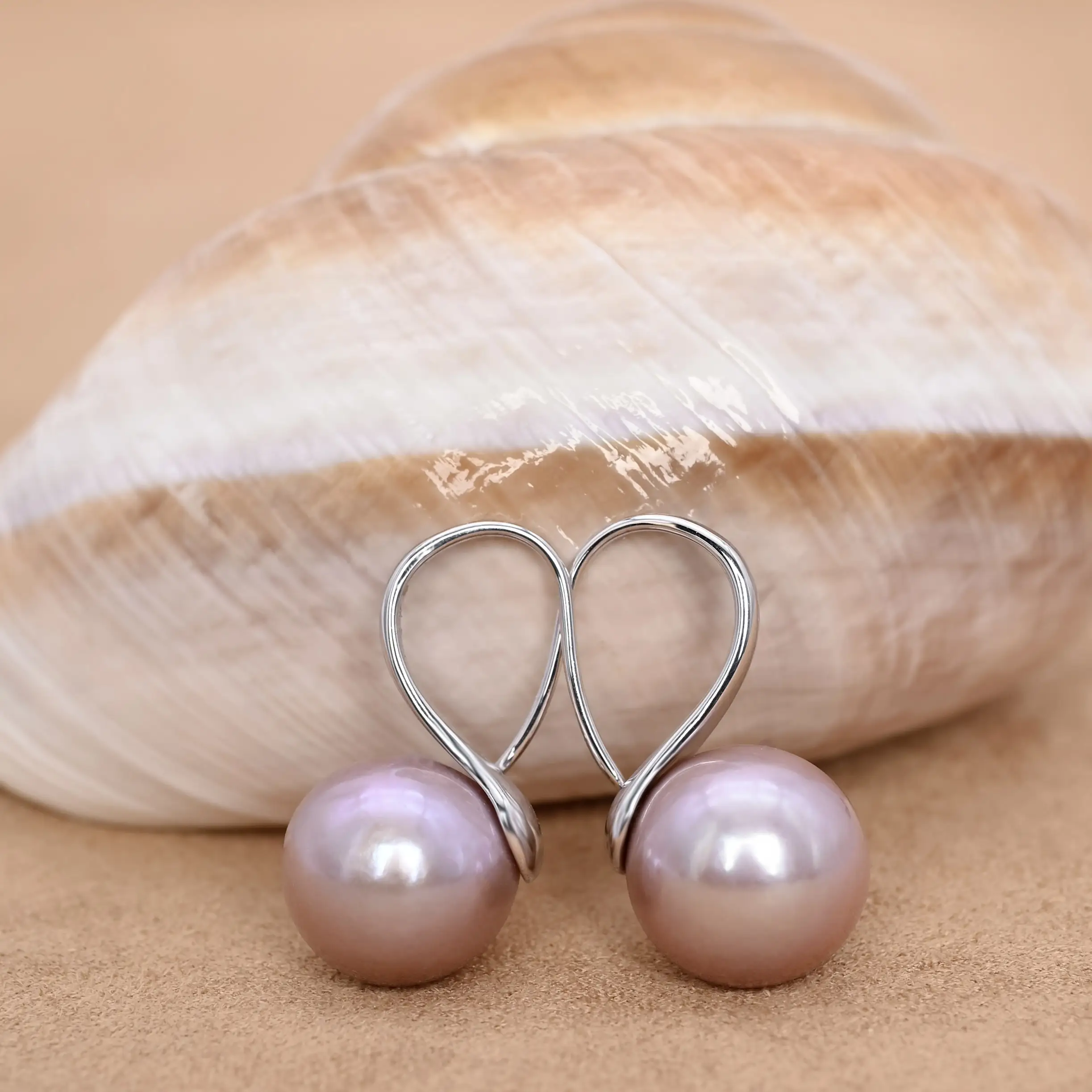 Pendientes colgantes de perlas redondas de agua dulce color púrpura de 12-13 mm en oro de 18 quilates para mujer. 1