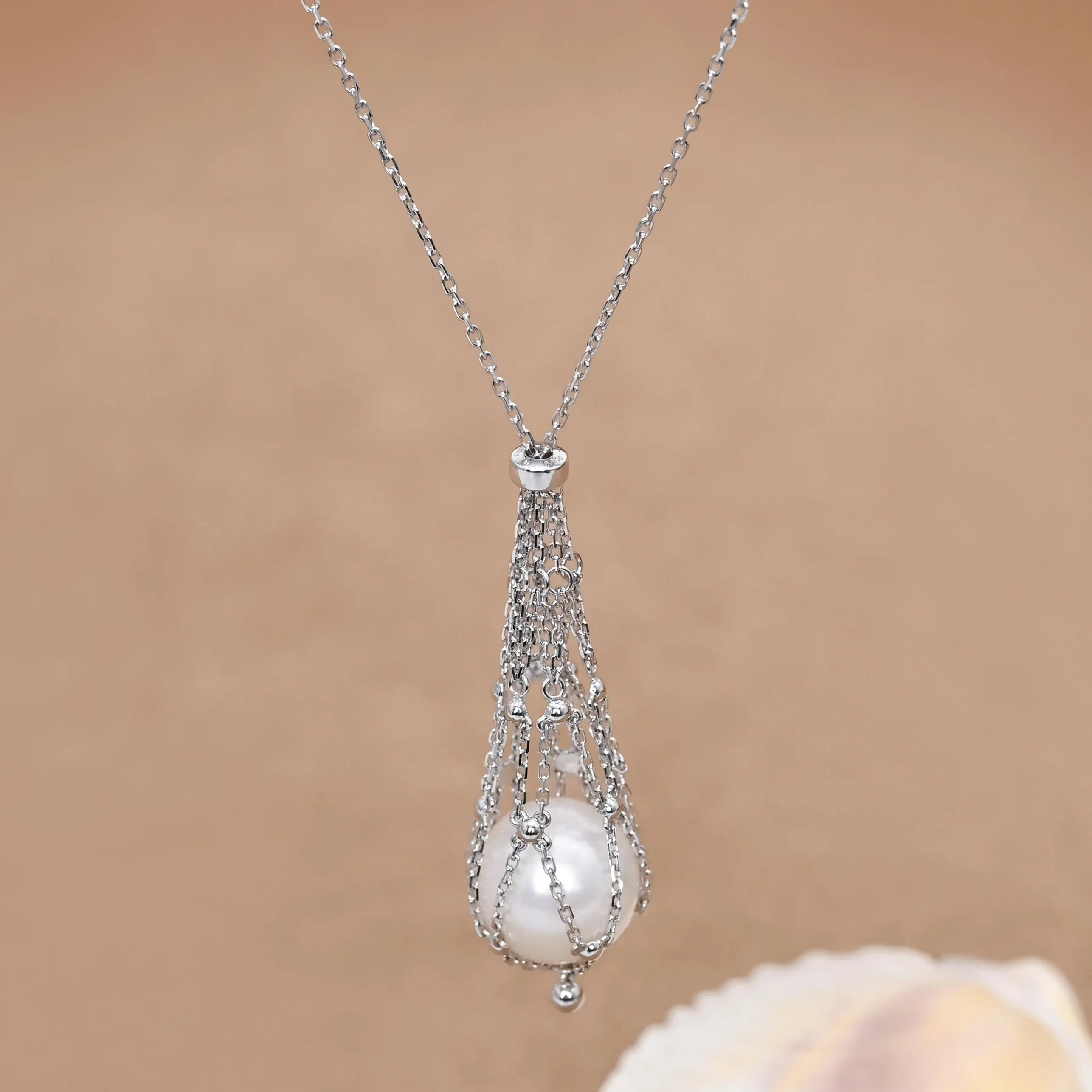 Подвеска из 18-каратного золота с пресноводным жемчугом диаметром 12-13 мм для женщин. 1