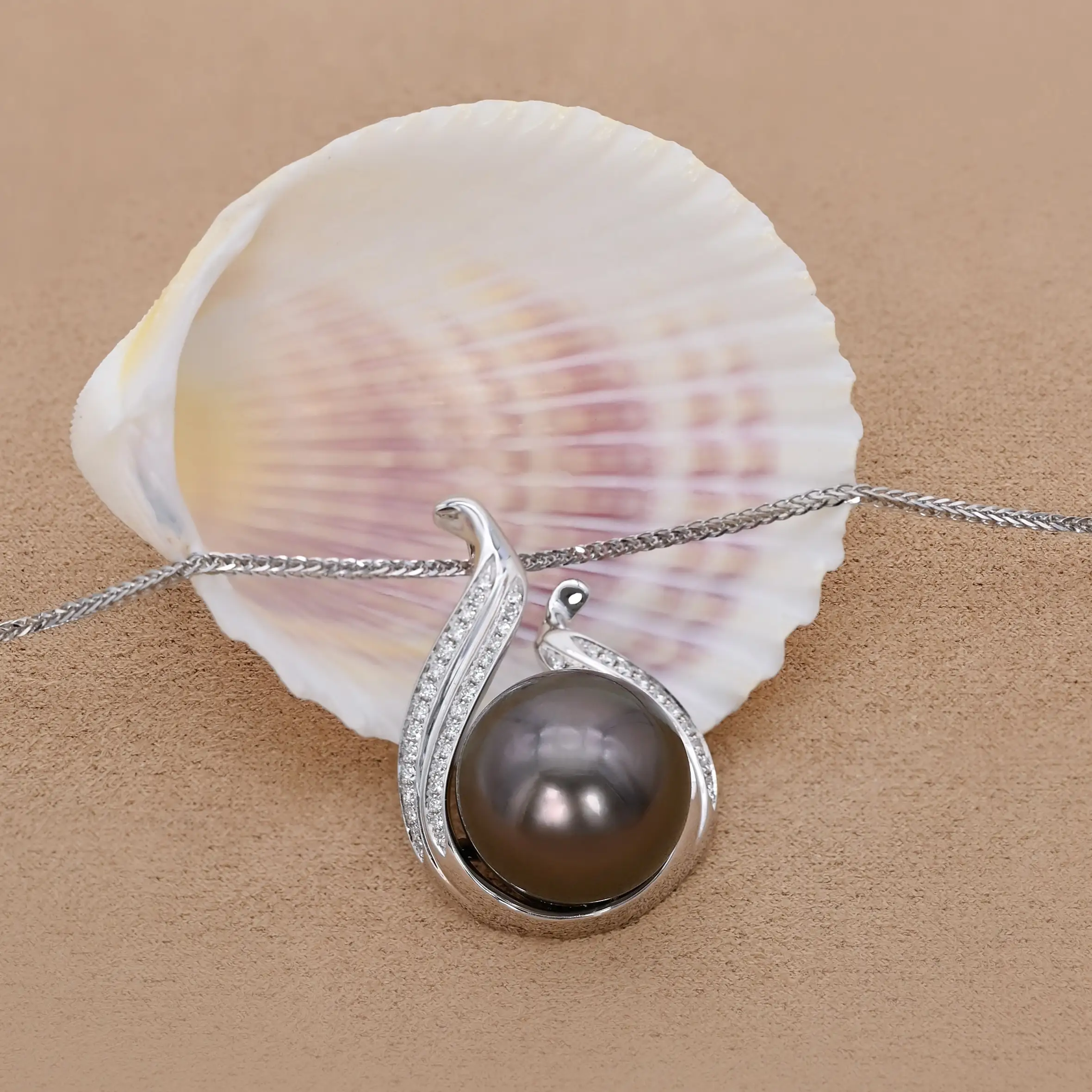 Колье из 18-каратного золота с таитянским черным жемчугом 14-15 мм и натуральными бриллиантами, кулон с высоким блеском. 1