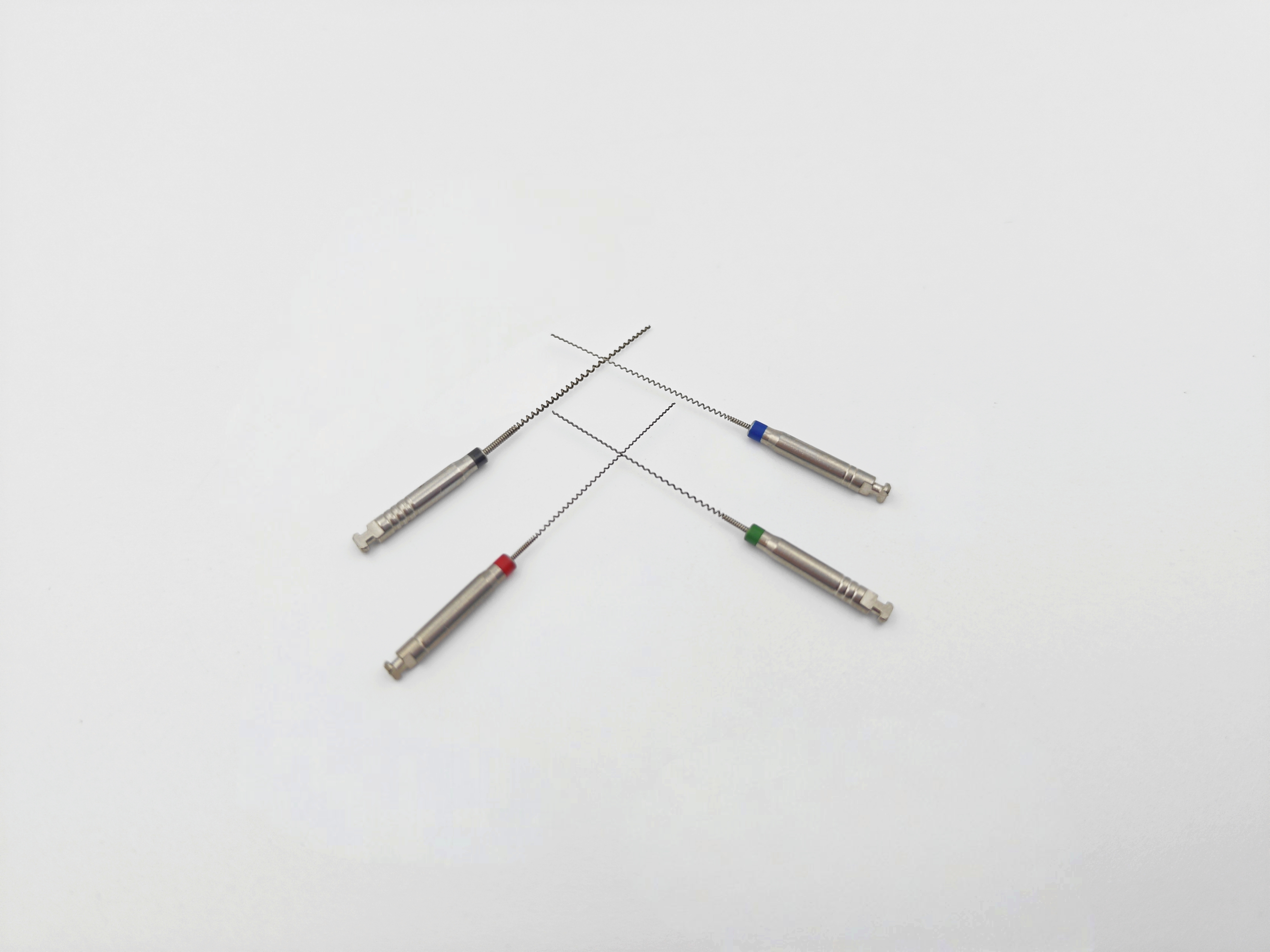 Los portapastas son instrumentos clínicos orales especializados fabricados en acero inoxidable de grado médico. 1