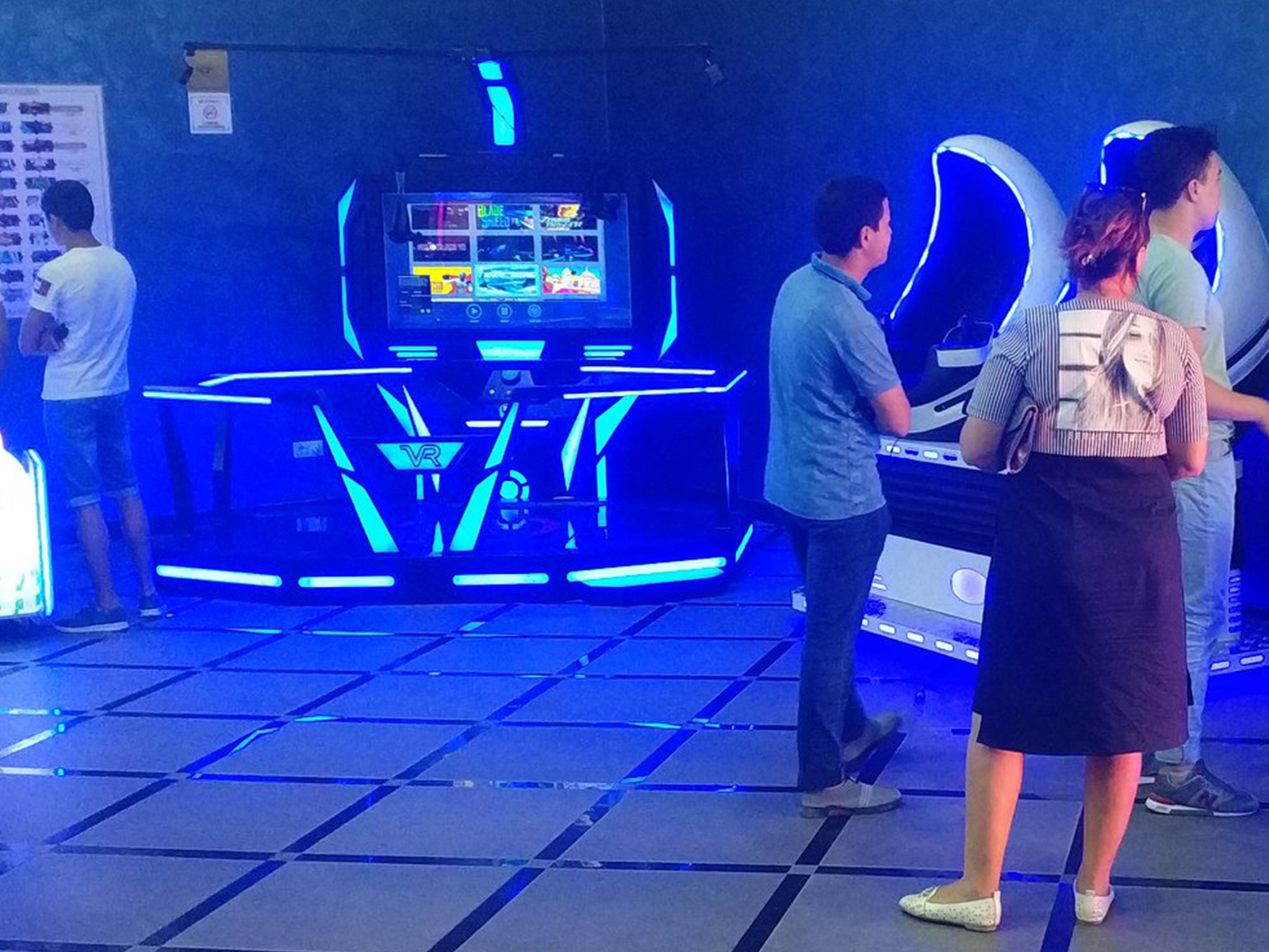 China HTC Mini Standing VR Machine manufacturers - SKYFUN 14