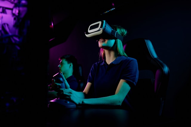 How to Enjoy Virtual Reality Safely and Responsibly? 2
