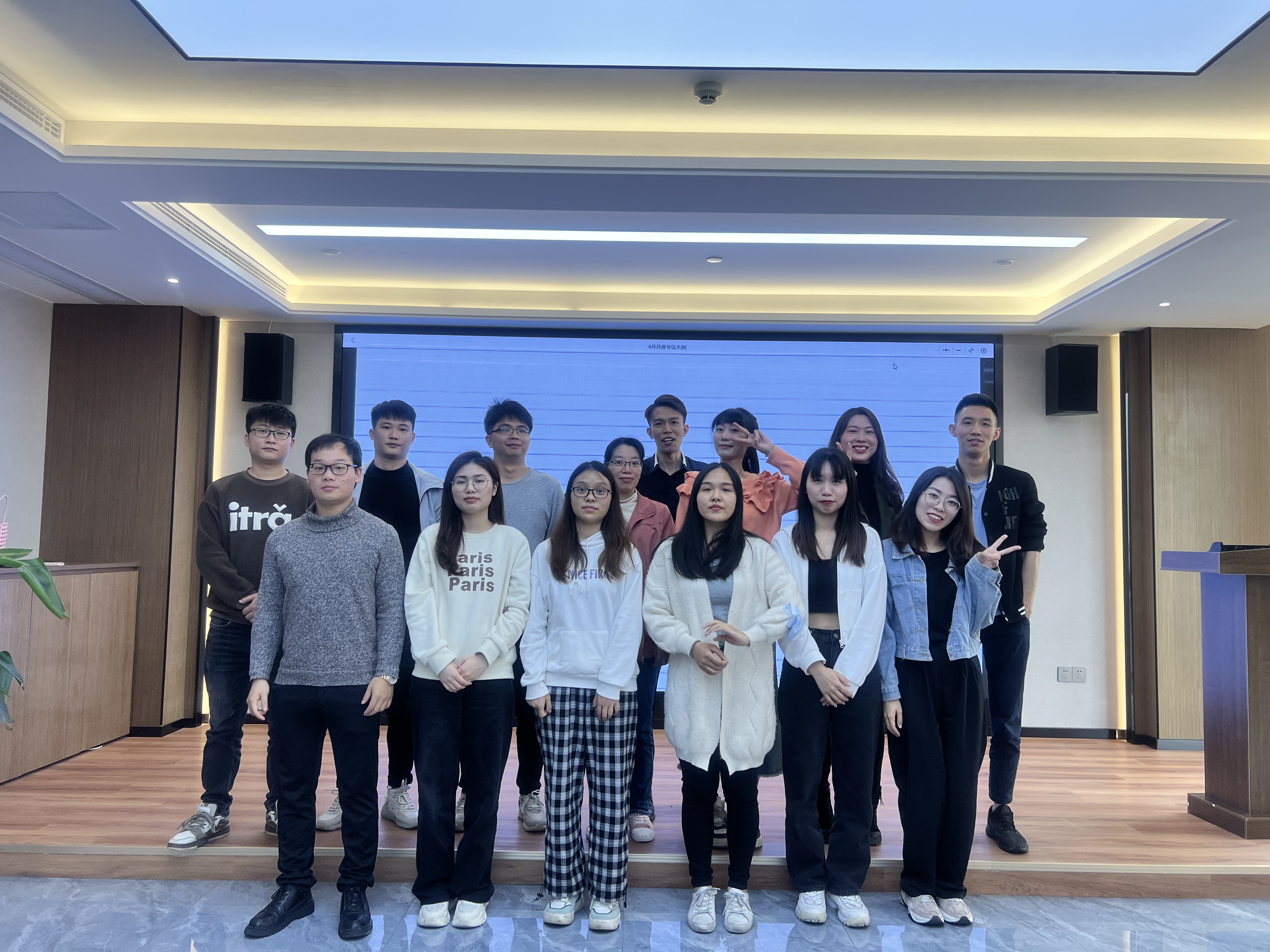 The monthly summary meeting in March was successfully held 3