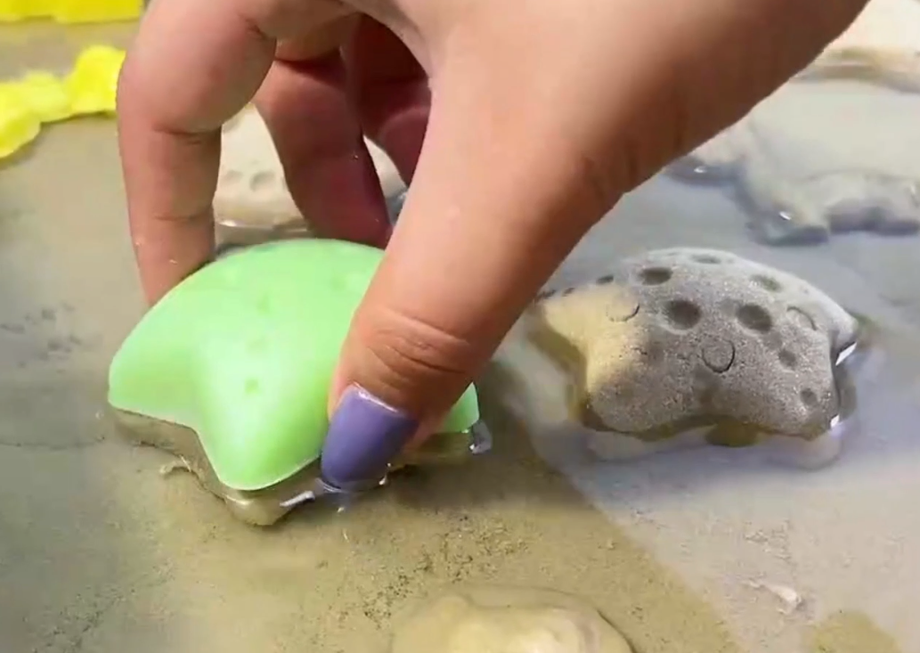Washing play sand, let's play magic sand with water 1