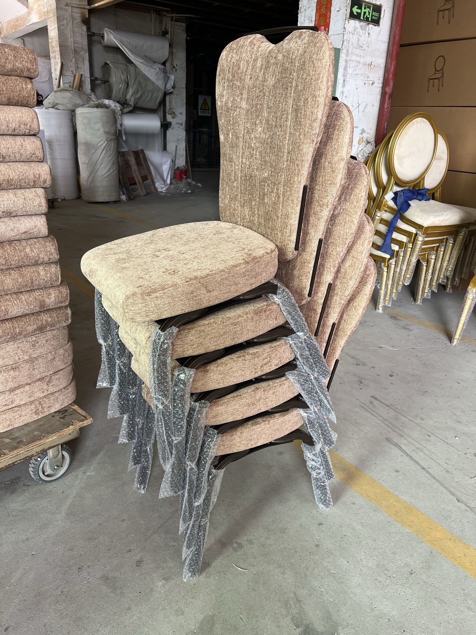 Wholesale Stackable Flexible Back Chair Metal Aluminum Modern Commercial Furniture Swing Chair High Quality 11