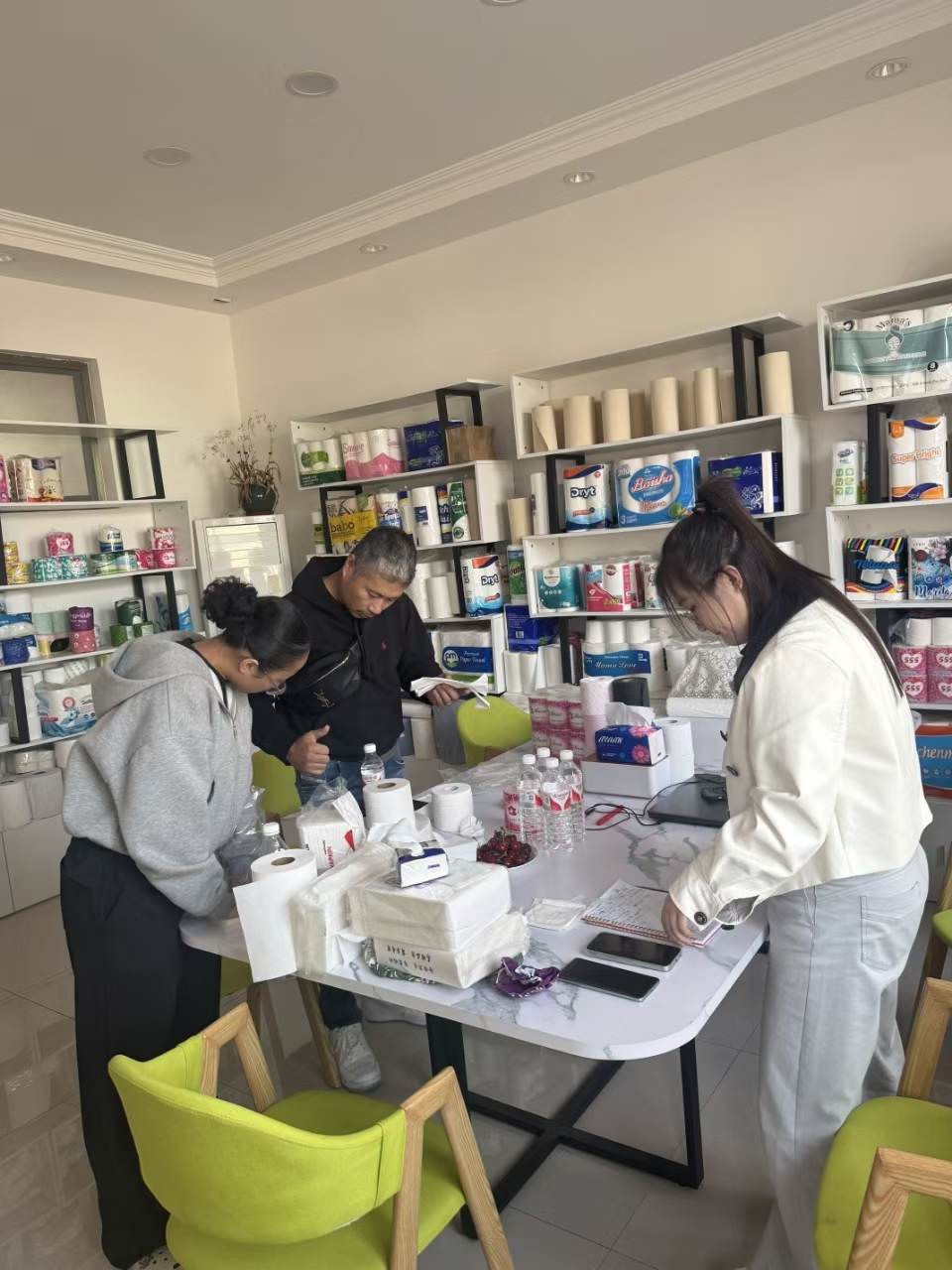 Witnessing Quality Firsthand: Welcoming Our Distinguished Client to Our Company 1