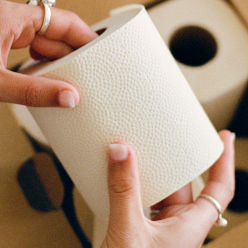 In the name of environmental protection, Longchamp enjoys every soft contact, cares for every inch of skin, and protects 4