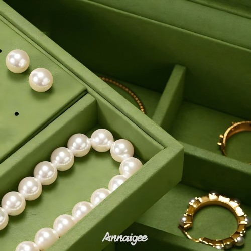 leather jewelry storage box details