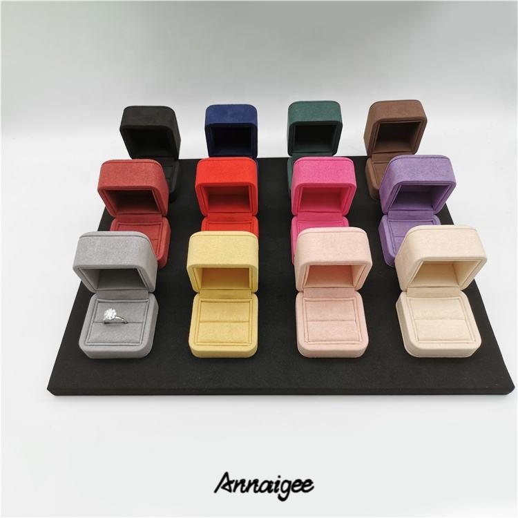  Boîtes à bagues de fiançailles personnalisées en microfibre (vente en gros)