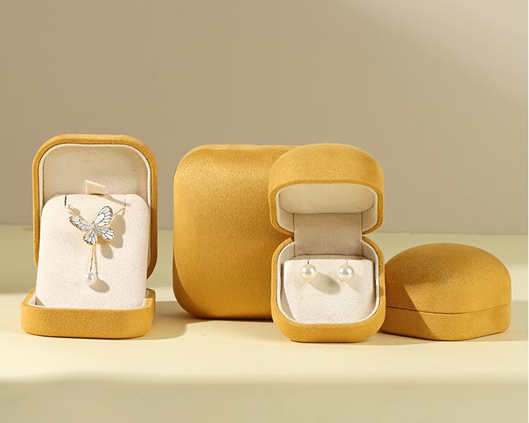 yellow jewelry box brand