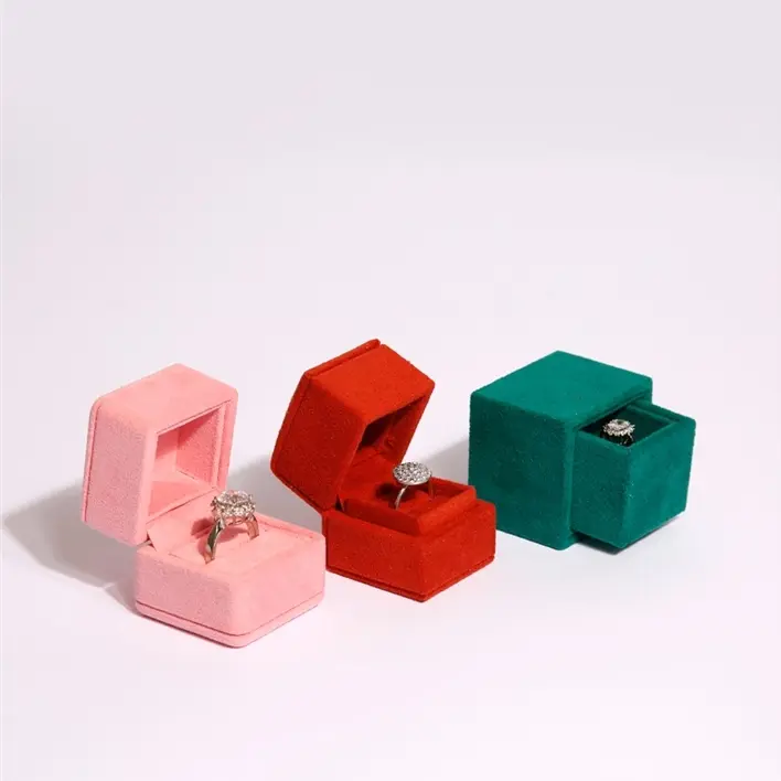 Annaigee - Luxury Custom Logo Velvet Jewelry Box Packaging for Ring Bracelet Pendant Jewelry Box 1