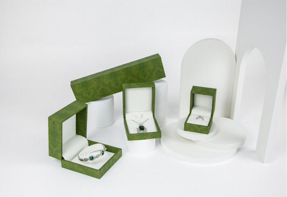 Wholesale Custom Logo Special Design Travel Portable Jewelry Storage Pendant Necklace Box Organizer Green Jewelry Box