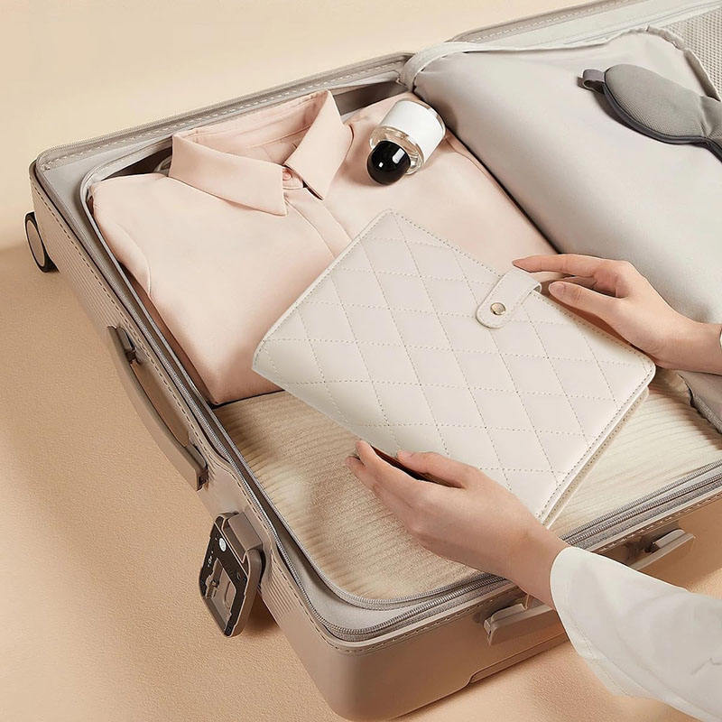This travel book-shape jewelry bags can be effortlessly placed in luggage
