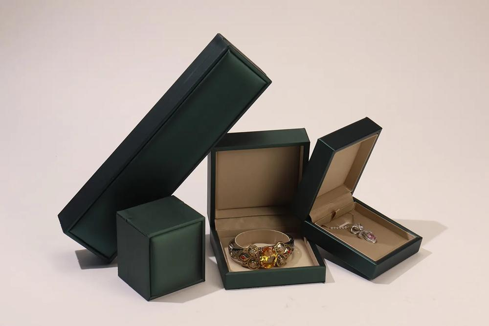 Fabricante de caixas de joias de couro personalizadas | Annaigee Premium Packaging 12