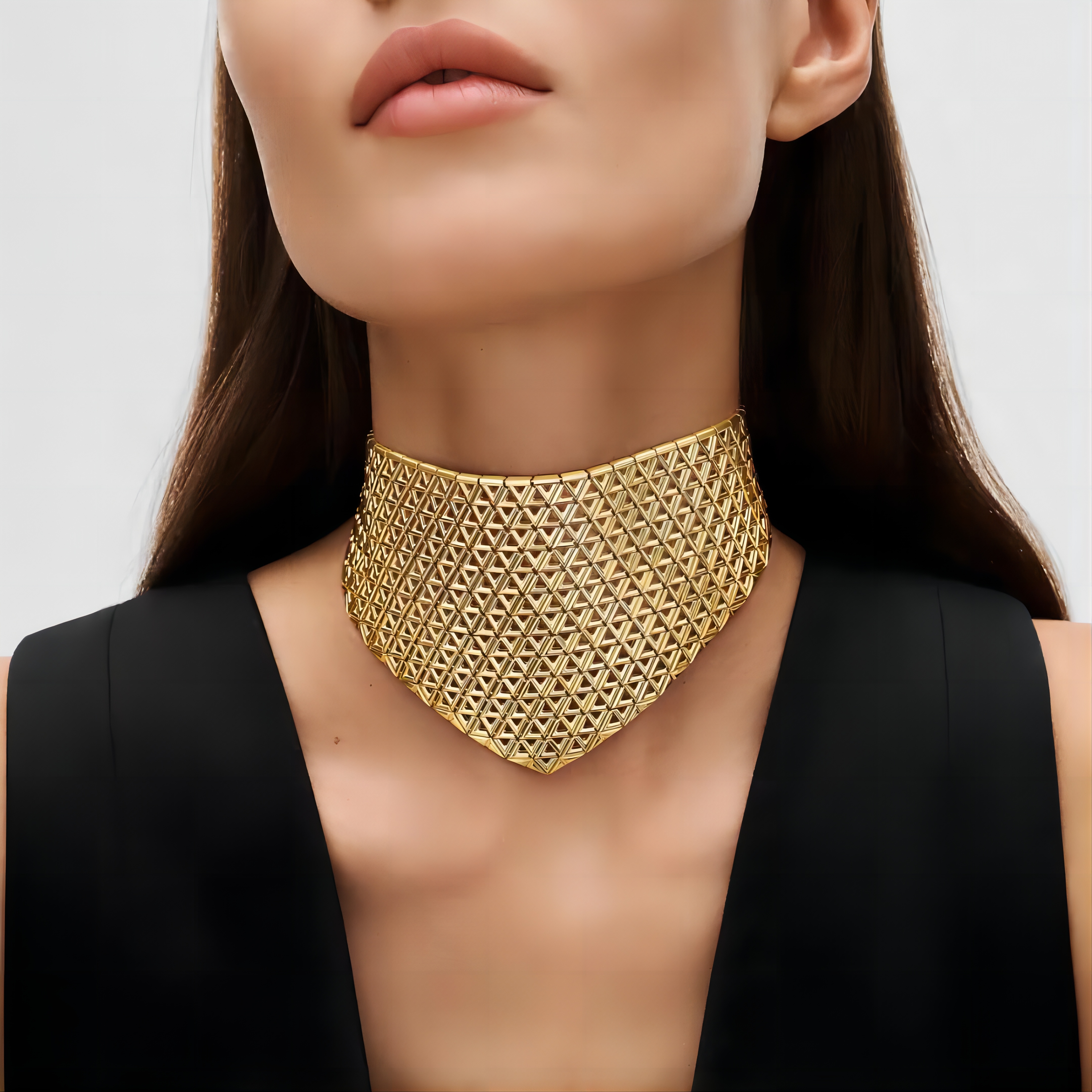 Uma Thurman sported a ruby-centric collar necklace at the 2023 Cannes Film Festival.