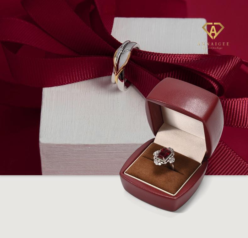 classic ring box