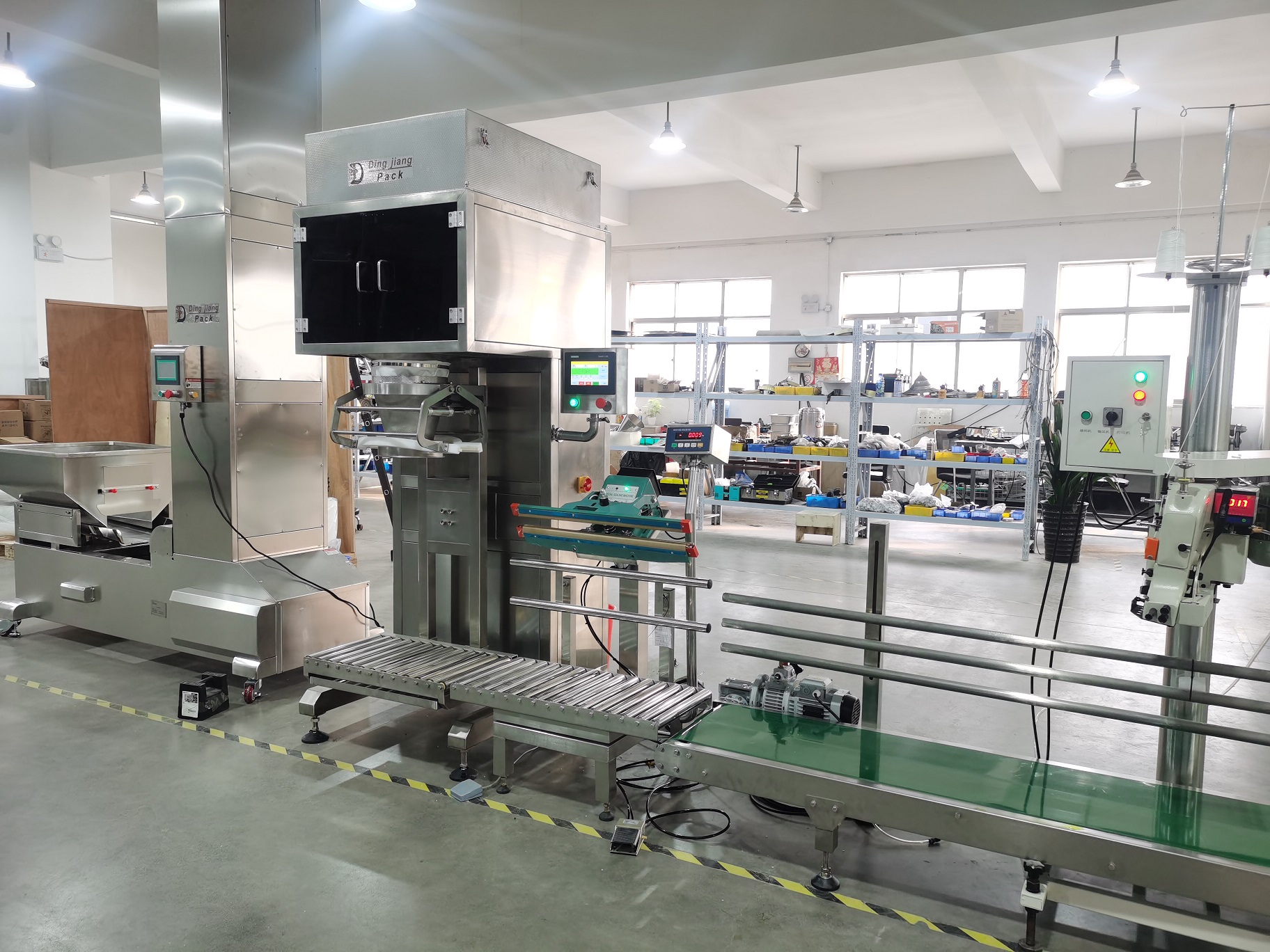 Maximize Productivity with Our 25kg Granule Packaging Machine! 4