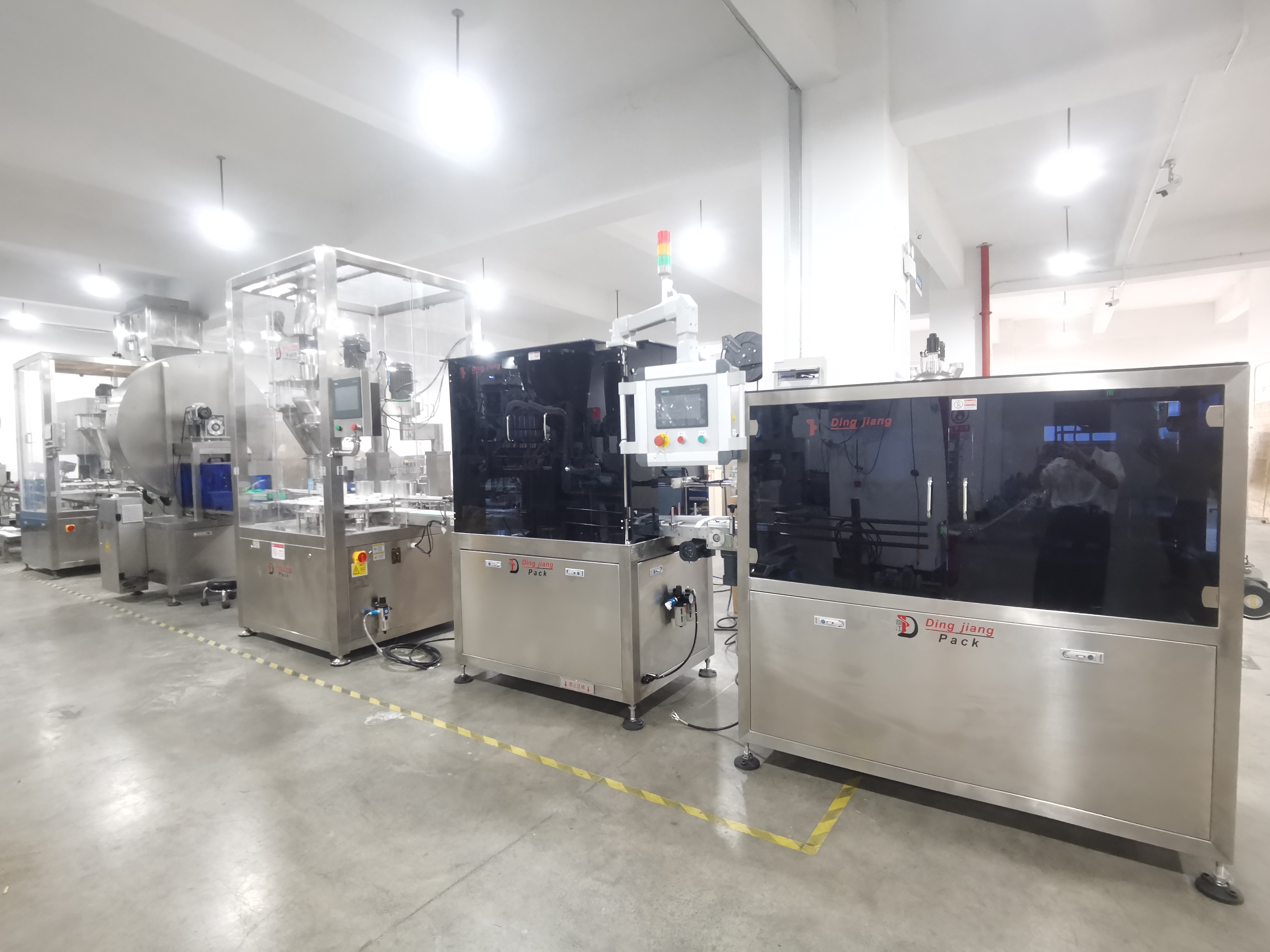 900g milk powder canning line designed for precise and efficient filling of milk powder into cans. The line features advanced technology for accurate weighing, filling, and sealing, ensuring product quality and safety. Suitable for high-volume production in the dairy industry, it meets stringent hygiene standards and is easy to operate and maintain.