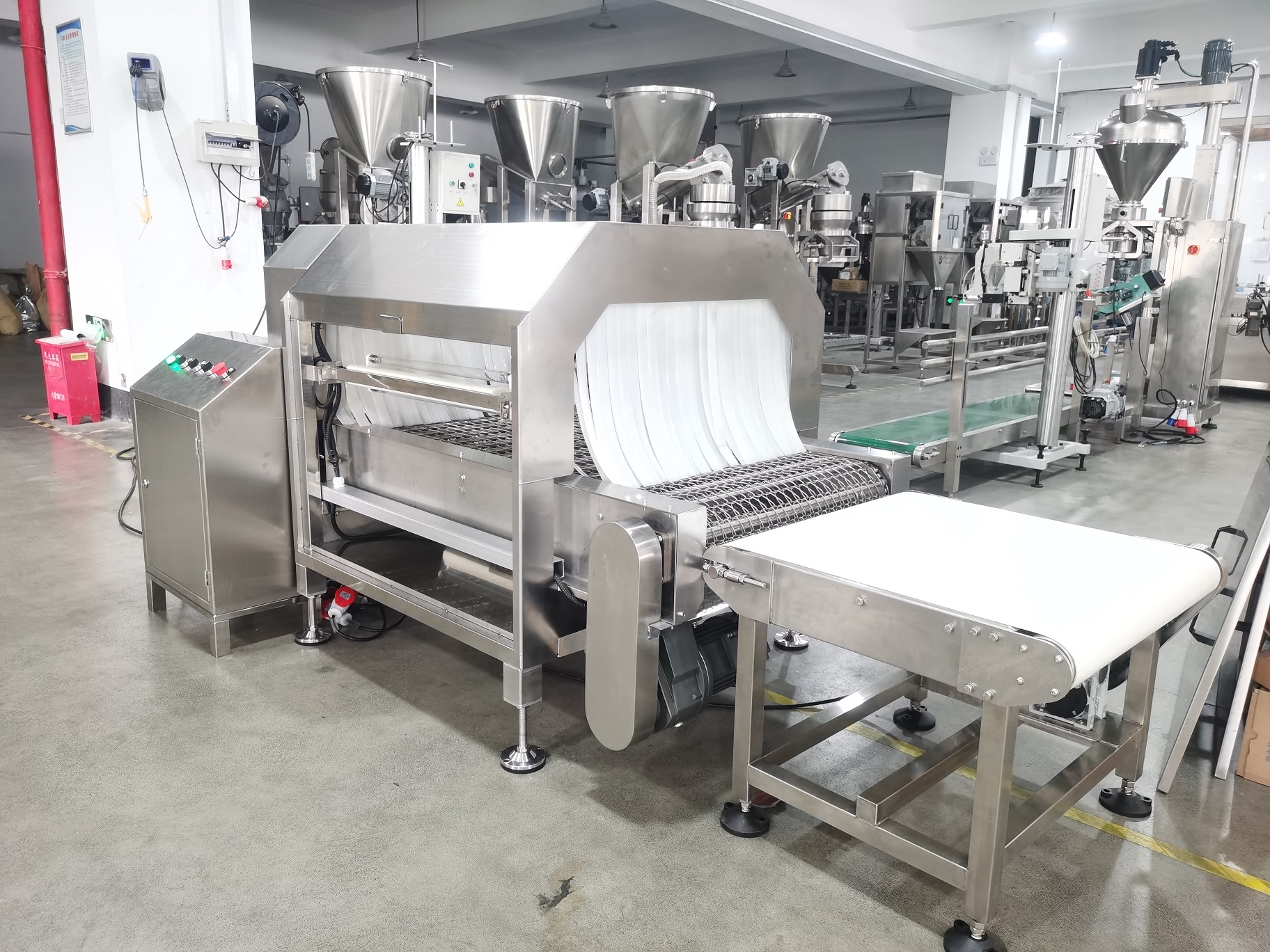 25kg large bag external sterilization machine utilizing UV light technology for efficient sterilization of large capacity packaging bags. Ensures the outer bag is sterile, meeting food safety standards. Robust, durable, and easy to operate, ideal for the food and pharmaceutical industries