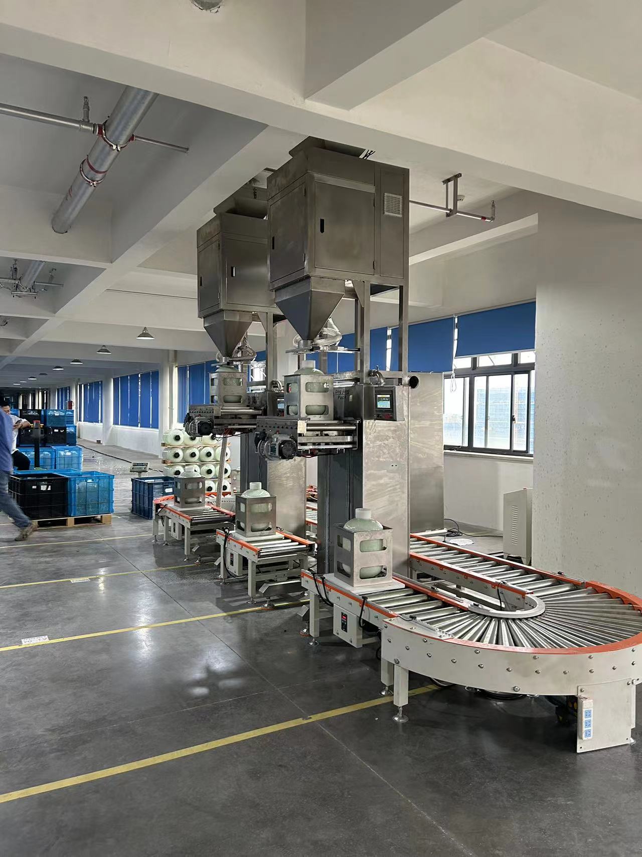 Best Quality Automatic activated carbon filling machine Factory 2