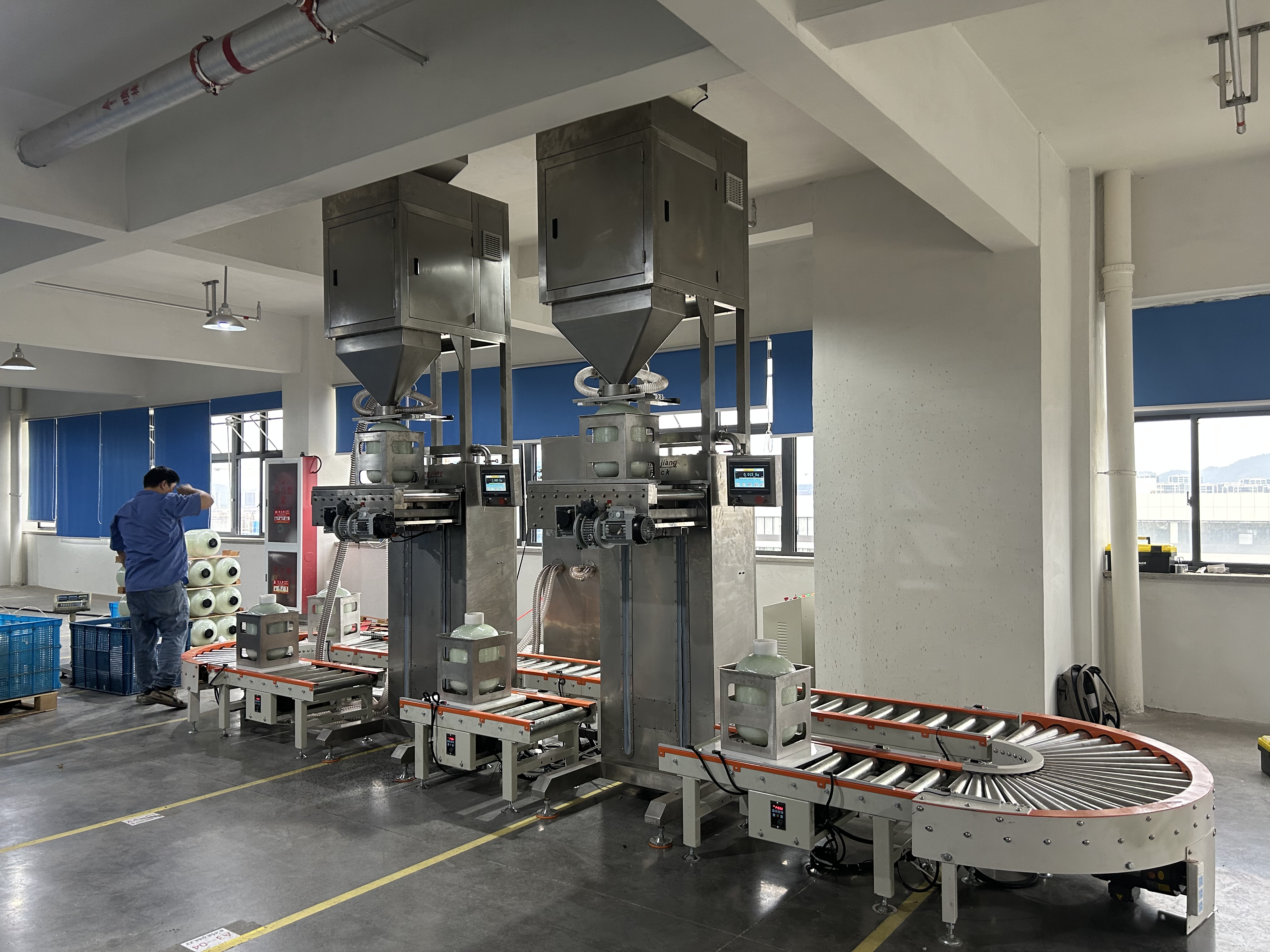 Best Quality Automatic activated carbon filling machine Factory 4