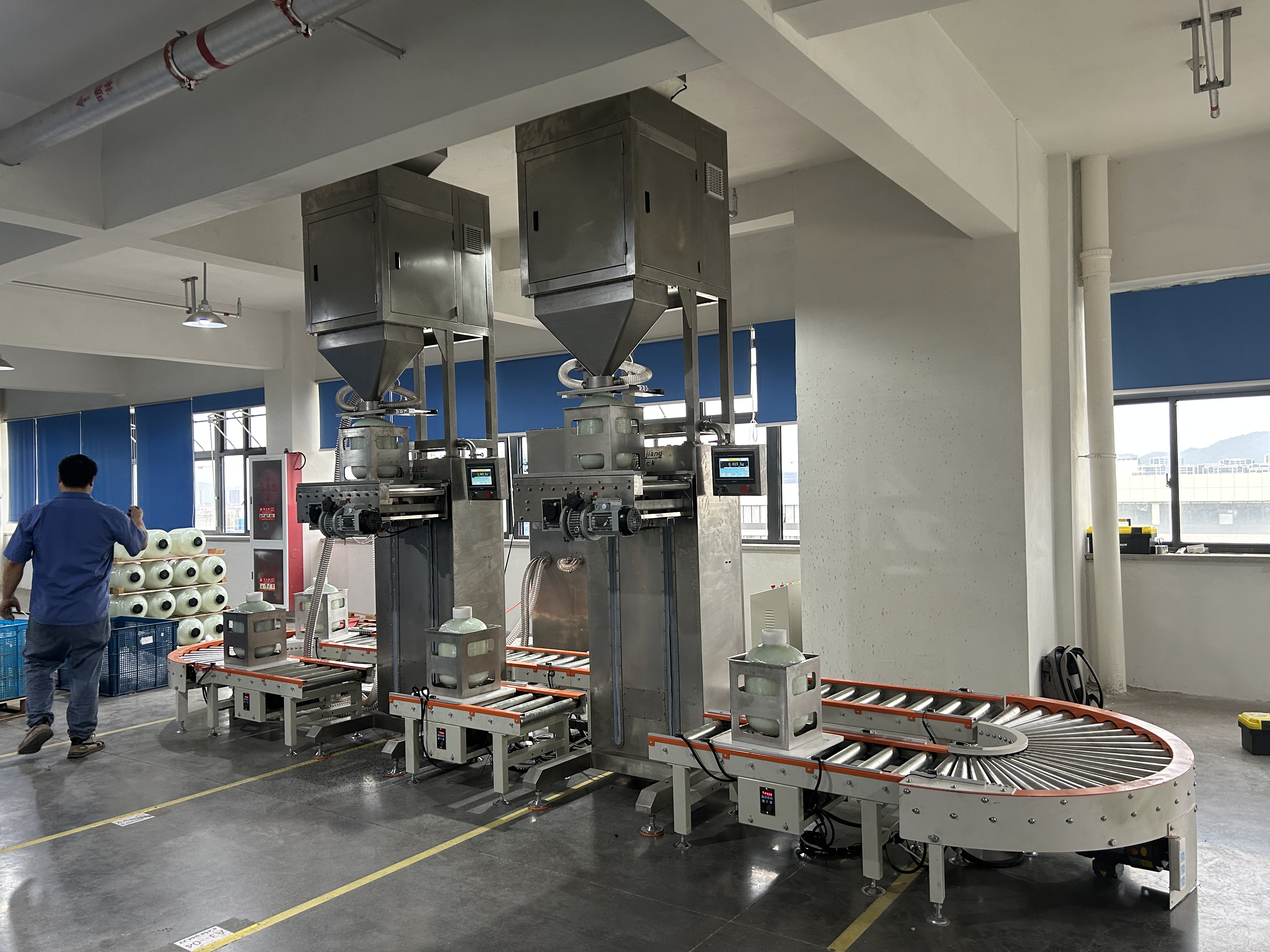 Best Quality Automatic activated carbon filling machine Factory 3