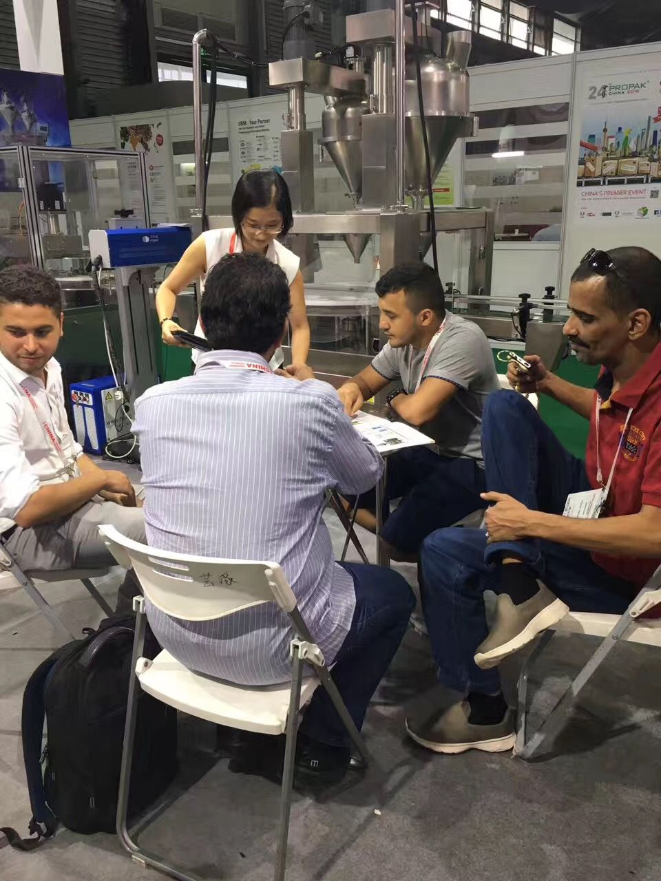 Автоматическая упаковочная машина для порошка DJ-3A200, вмещающая 50-200 г порошка. 17