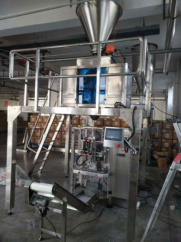 Automatic 1kg sugar rice bag packaging machine 3