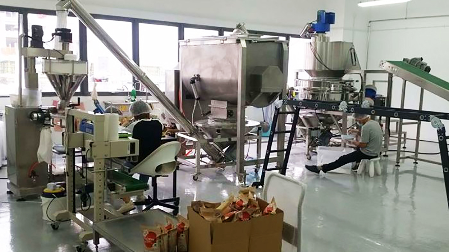 DJ-1B3+50W Automatic vertical stick bag milk coffee powder packing machine customer site 5