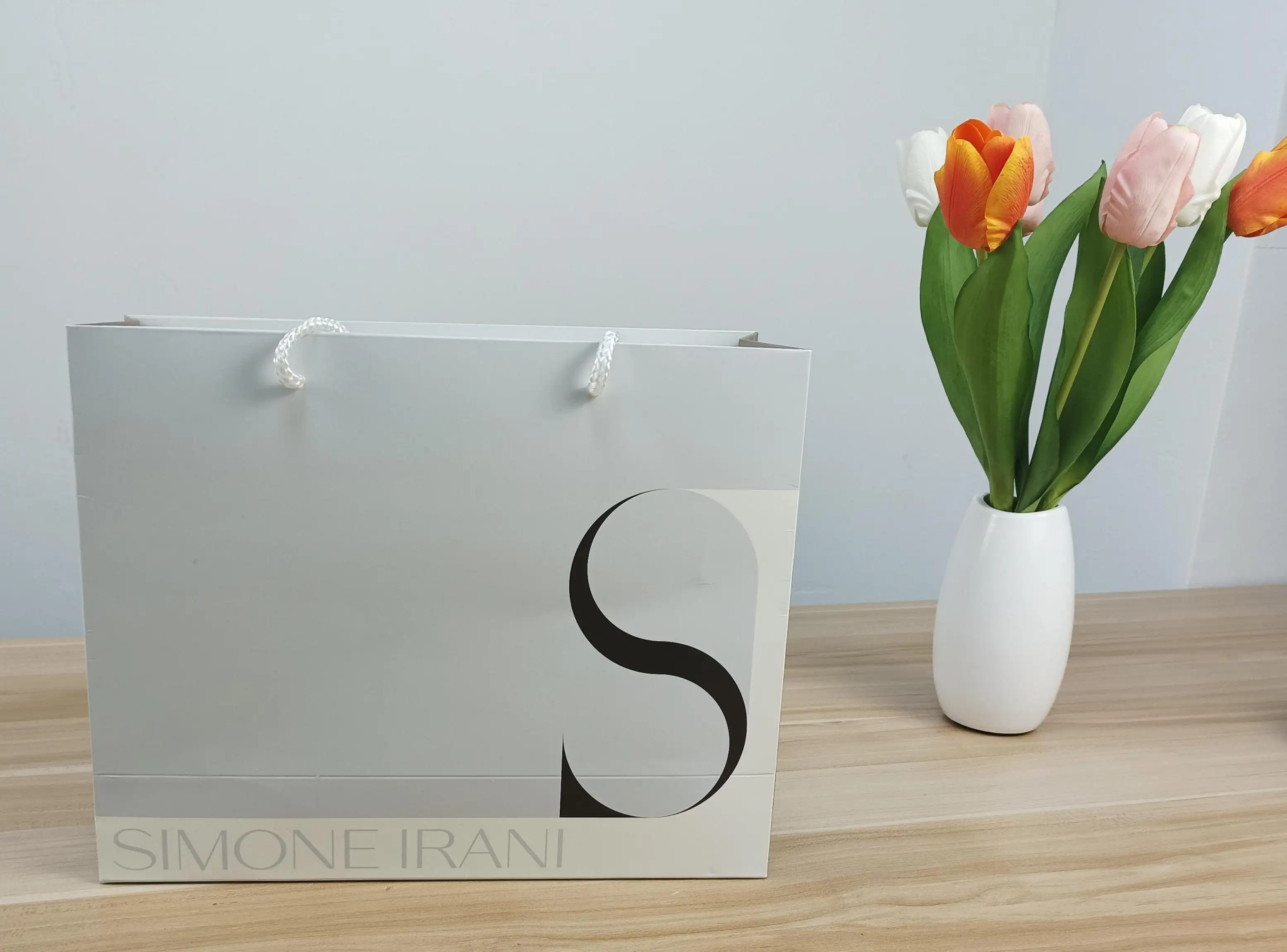 Quality Customized Logo White cardboard Paper Bag For Shopping Bag Gift Bag  Manufacture 1