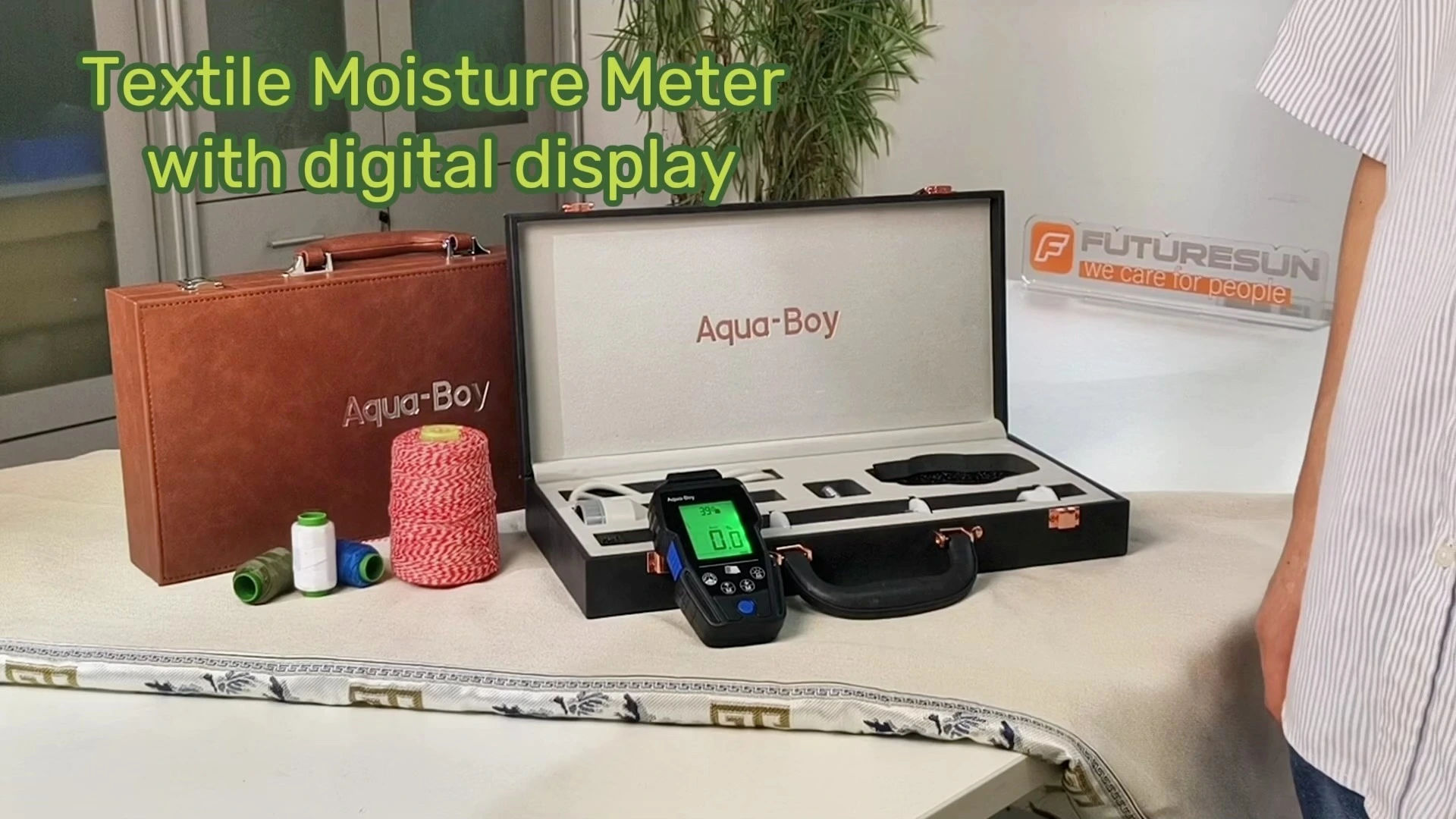 Medidor de humedad para prendas con pantalla digital para la industria textil. 1