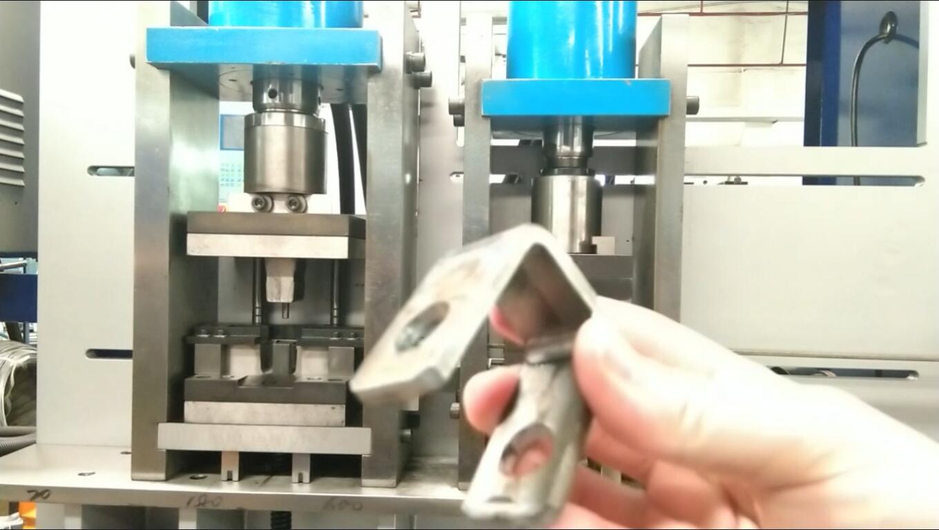 Máquina punzonadora y dobladora de flejes planos de 5 mm de espesor