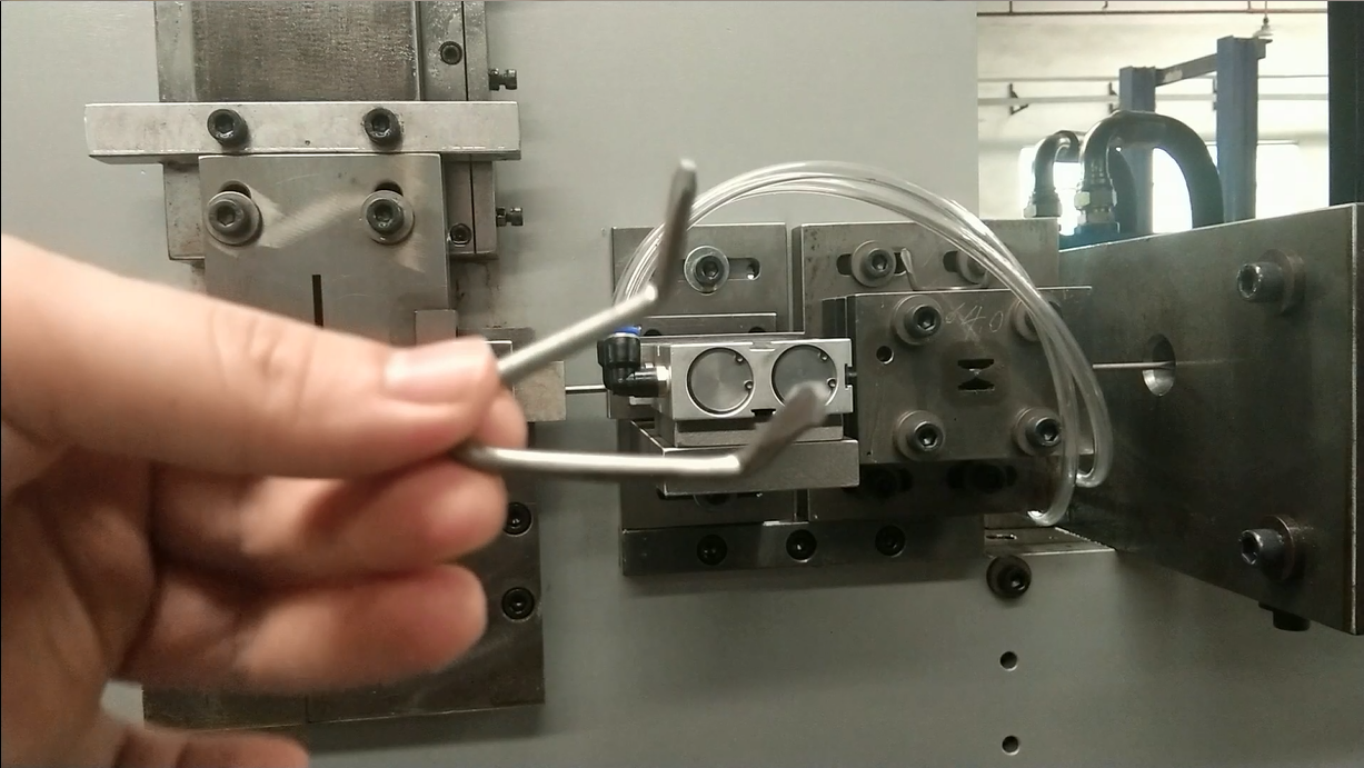4-mm-Stahldraht-Formmaschine für Mini-Eisenrechenteile