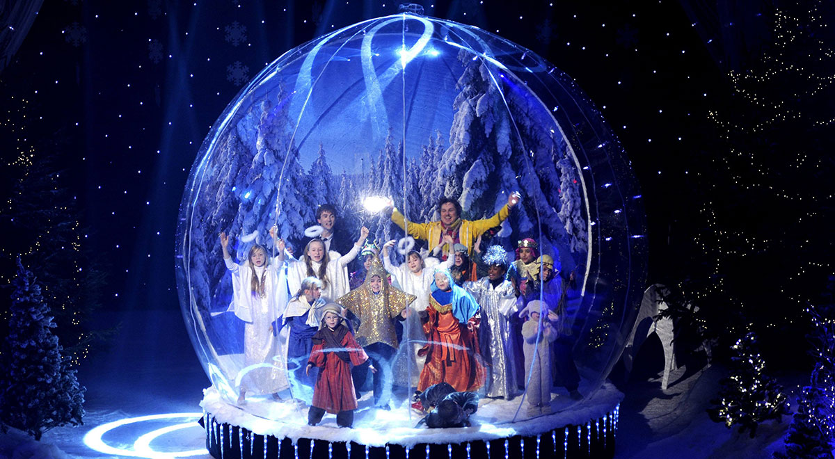 AOMIAO best quality Inflatable snow globe trader for Christmas 2
