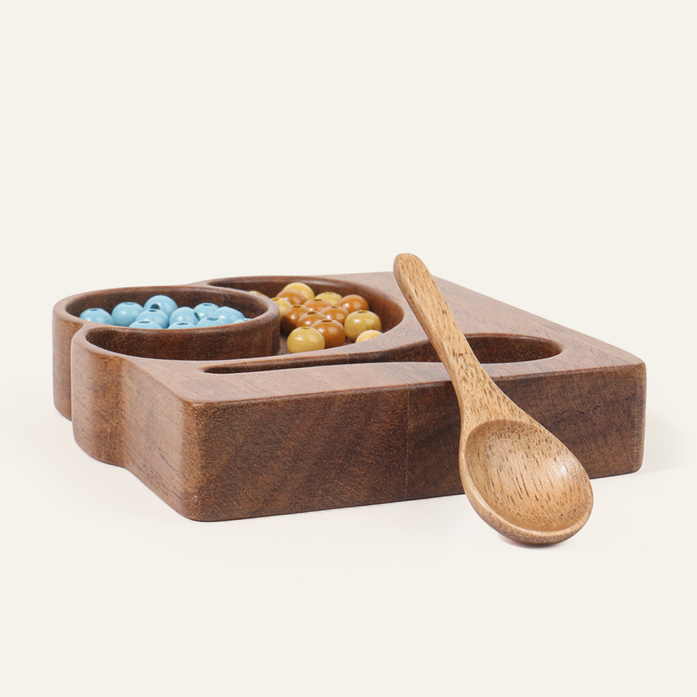 Bandeja de madera Montessori premium para clasificar cuentas, juego para aprender a desarrollar la motricidad fina en niños pequeños, fábrica mayorista de juguetes educativos de madera con marca propia personalizada. 1